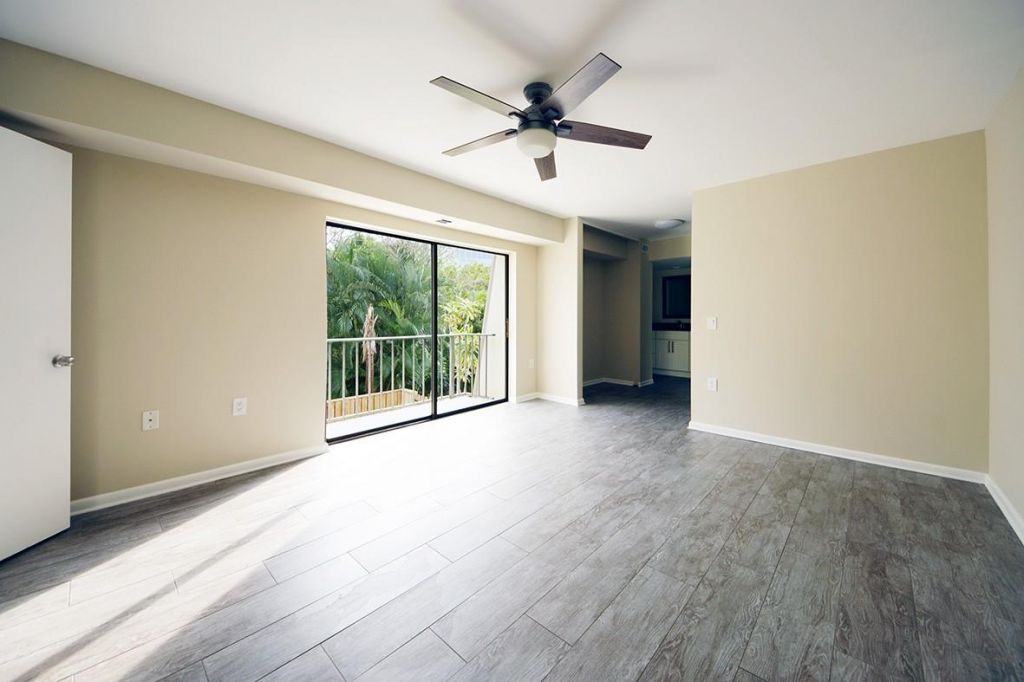 1700 Embassy Dr, Unit 402, West Palm Beach, FL 33401 Photo