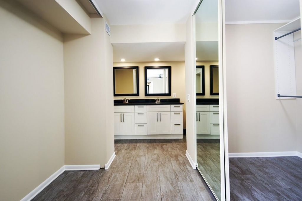 1700 Embassy Dr, Unit 402, West Palm Beach, FL 33401 Photo