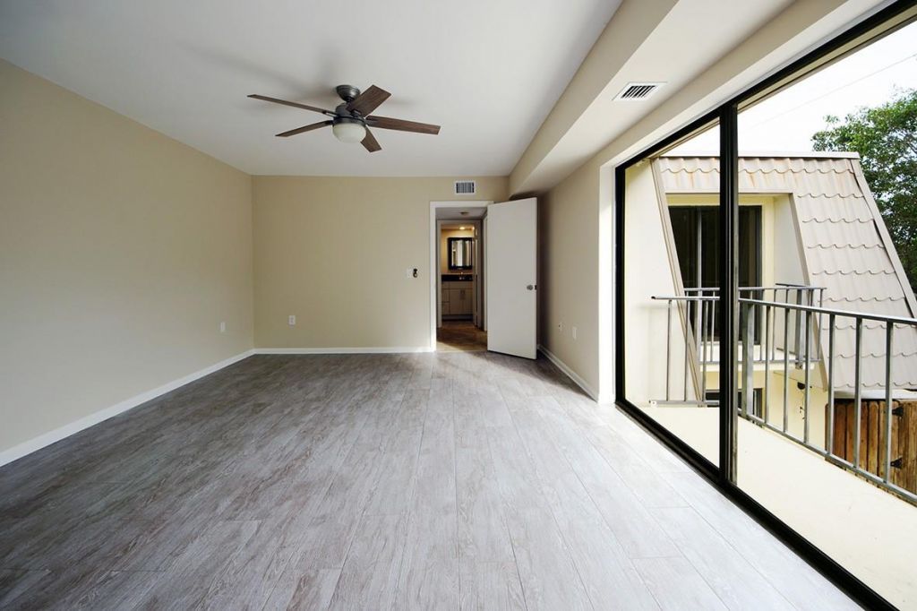 1700 Embassy Dr, Unit 402, West Palm Beach, FL 33401 Photo