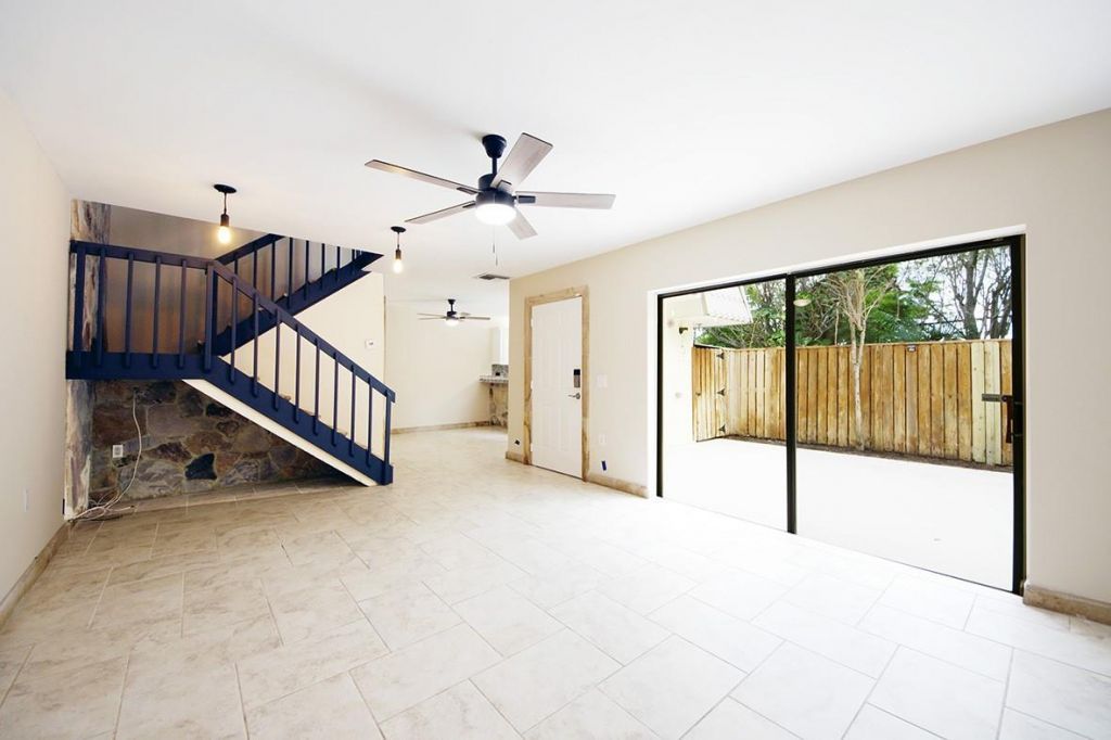 1700 Embassy Dr, Unit 402, West Palm Beach, FL 33401 Photo