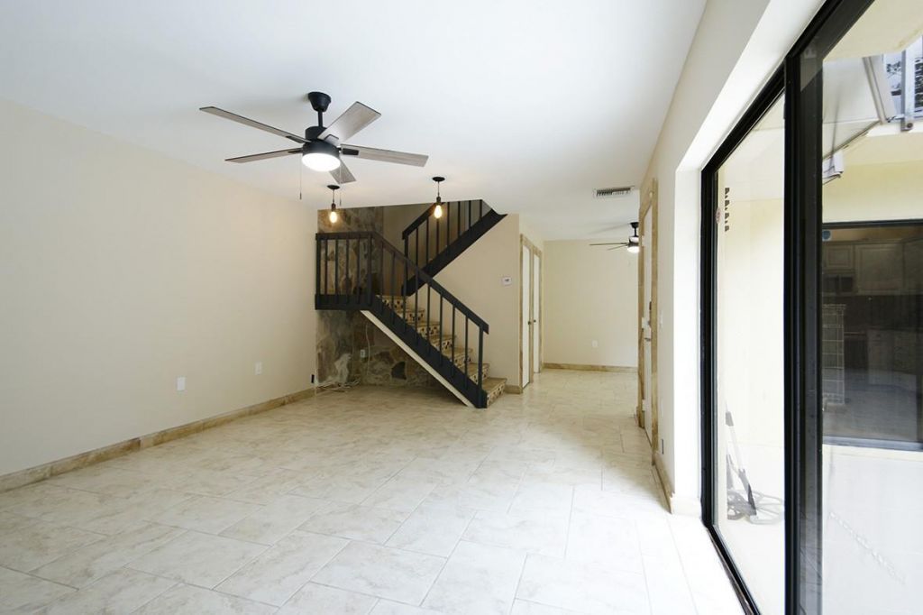 1700 Embassy Dr, Unit 402, West Palm Beach, FL 33401 Photo