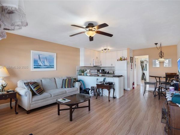 1000 SW 11th Ave, Unit 17E, Hallandale Beach, FL 33009