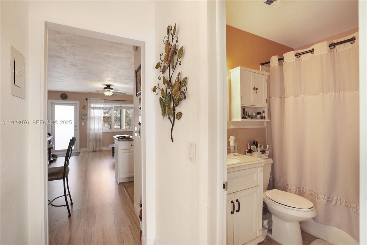 1000 SW 11th Ave, Unit 17E, Hallandale Beach, FL 33009 Photo