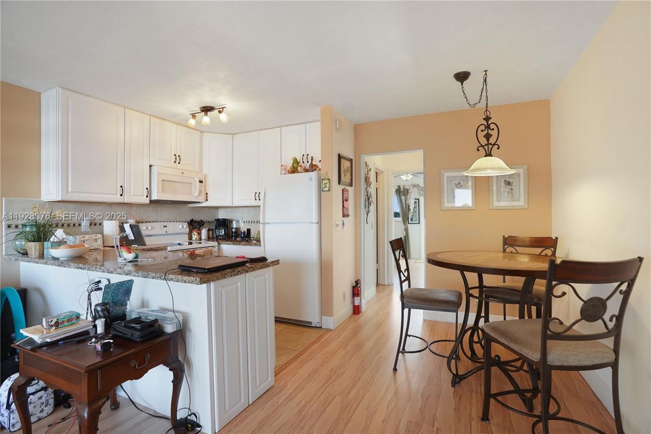 1000 SW 11th Ave, Unit 17E, Hallandale Beach, FL 33009 Photo