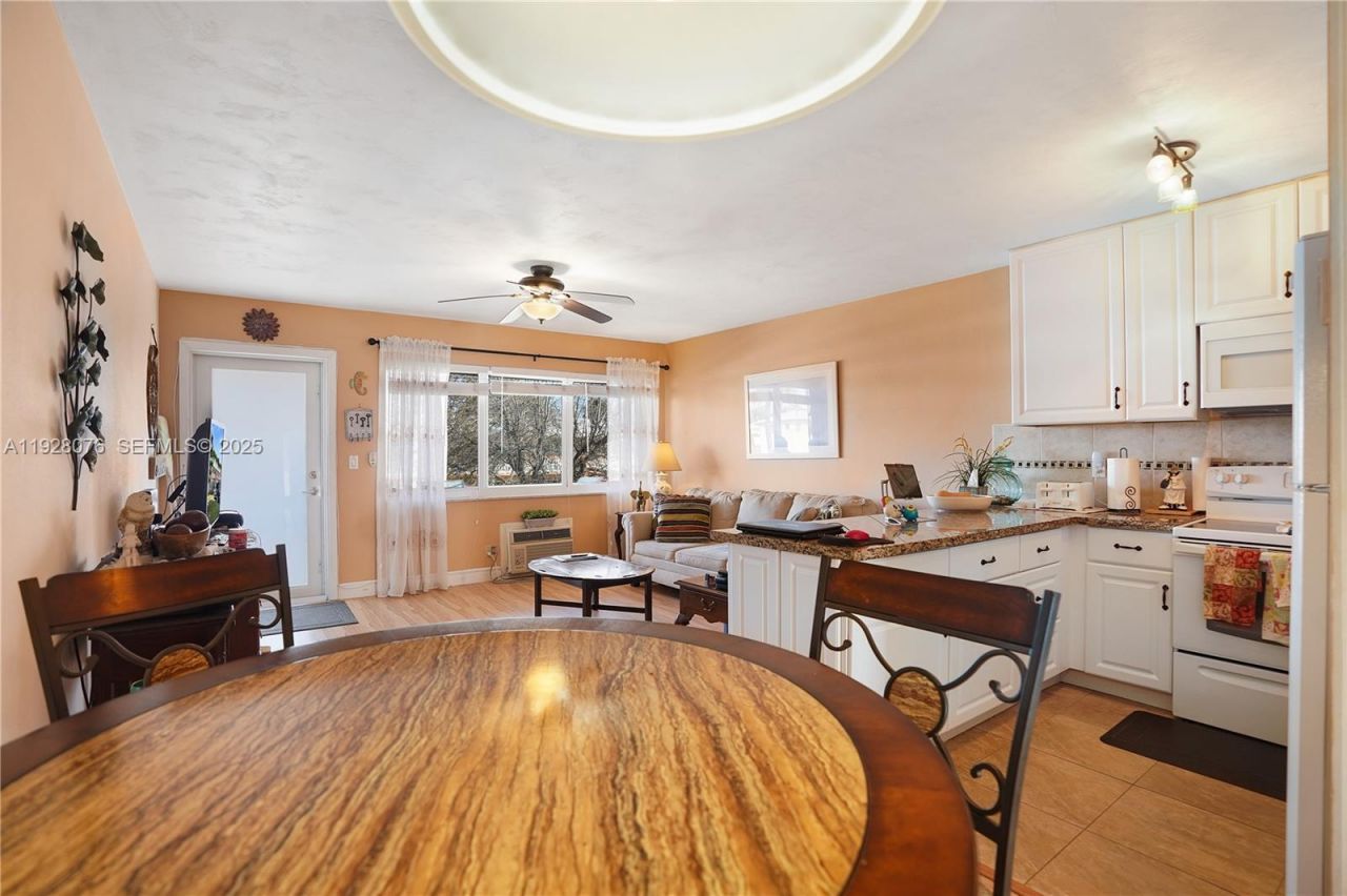 1000 SW 11th Ave, Unit 17E, Hallandale Beach, FL 33009 Photo