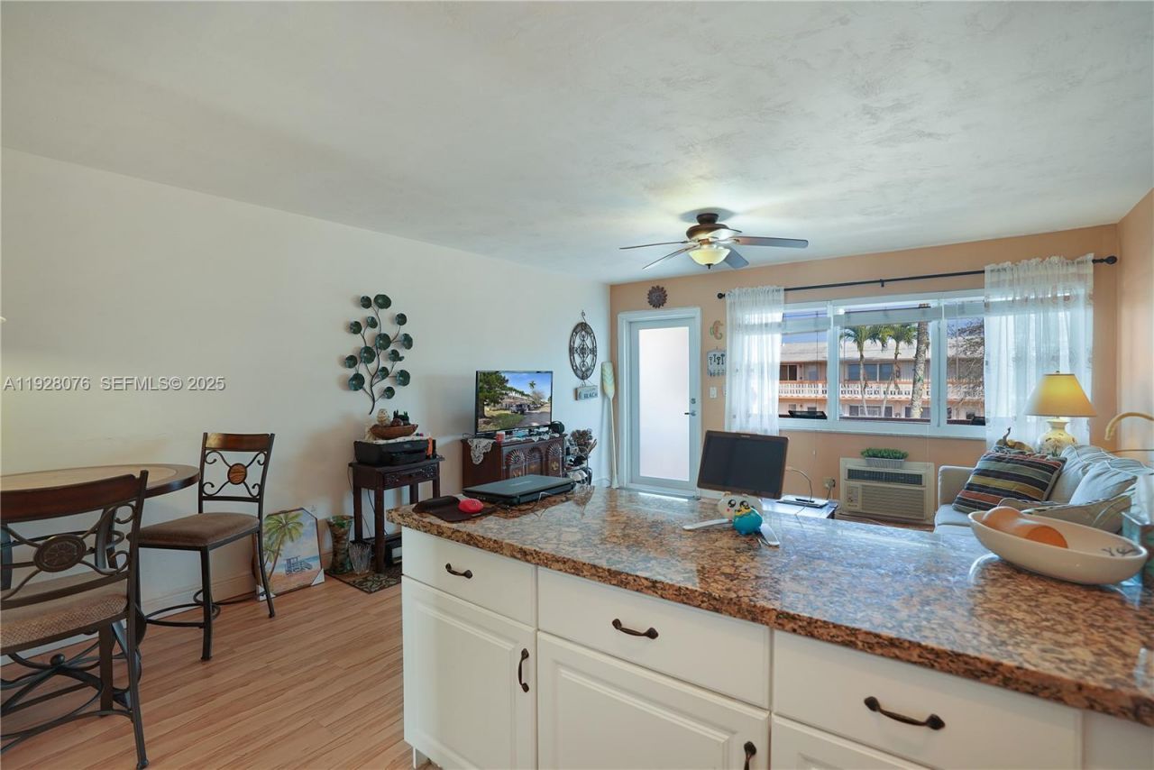 1000 SW 11th Ave, Unit 17E, Hallandale Beach, FL 33009 Photo
