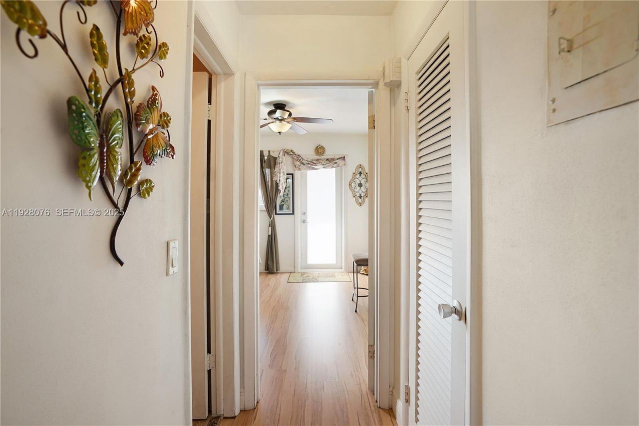 1000 SW 11th Ave, Unit 17E, Hallandale Beach, FL 33009 Photo