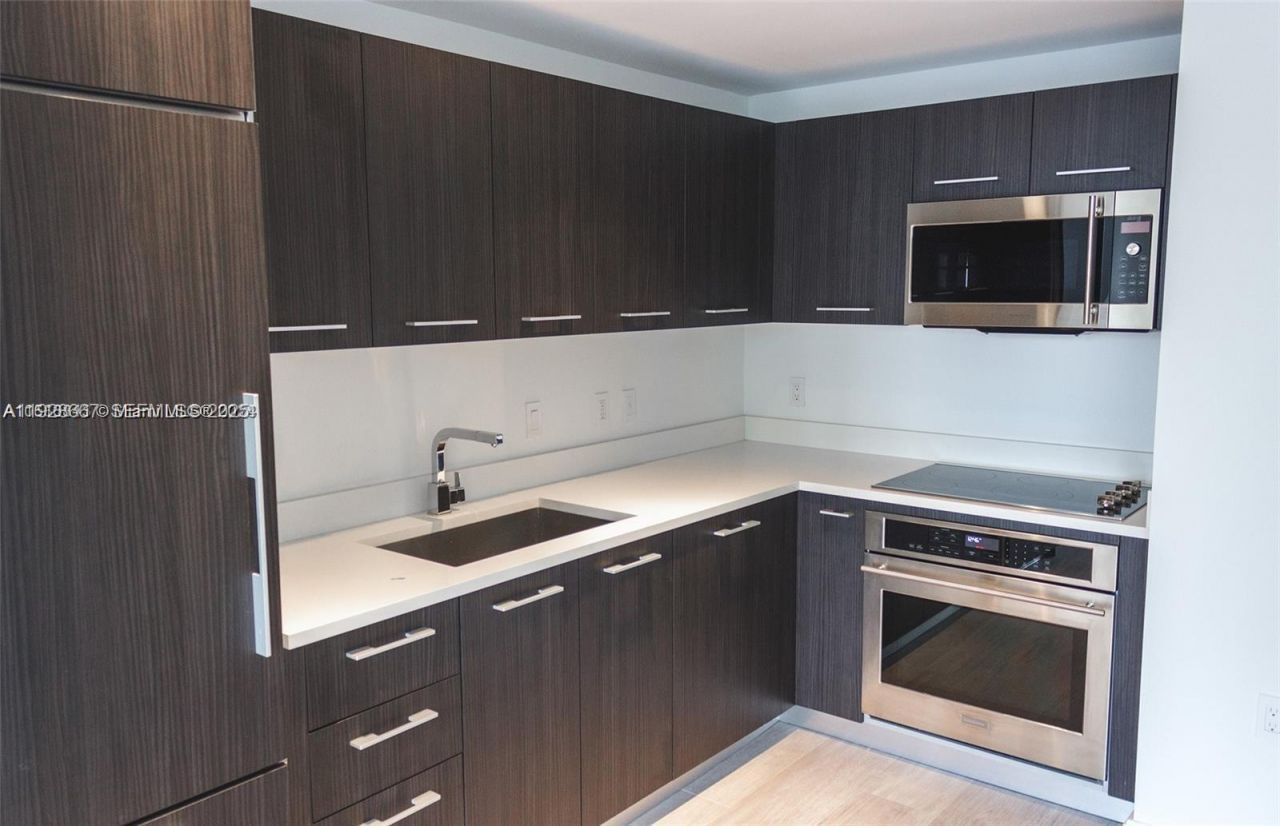 45 SW 9th St, Unit 2805, Miami, FL 33130 Photo