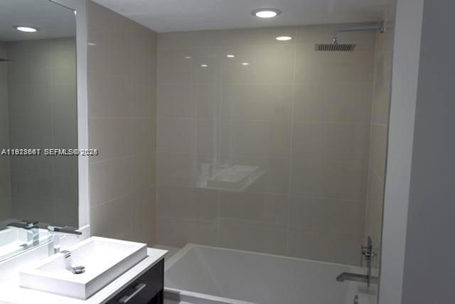 45 SW 9th St, Unit 2805, Miami, FL 33130 Photo