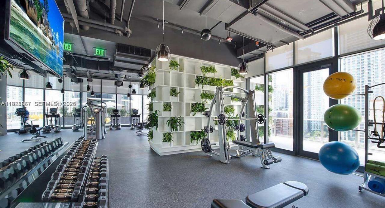 45 SW 9th St, Unit 2805, Miami, FL 33130 Photo