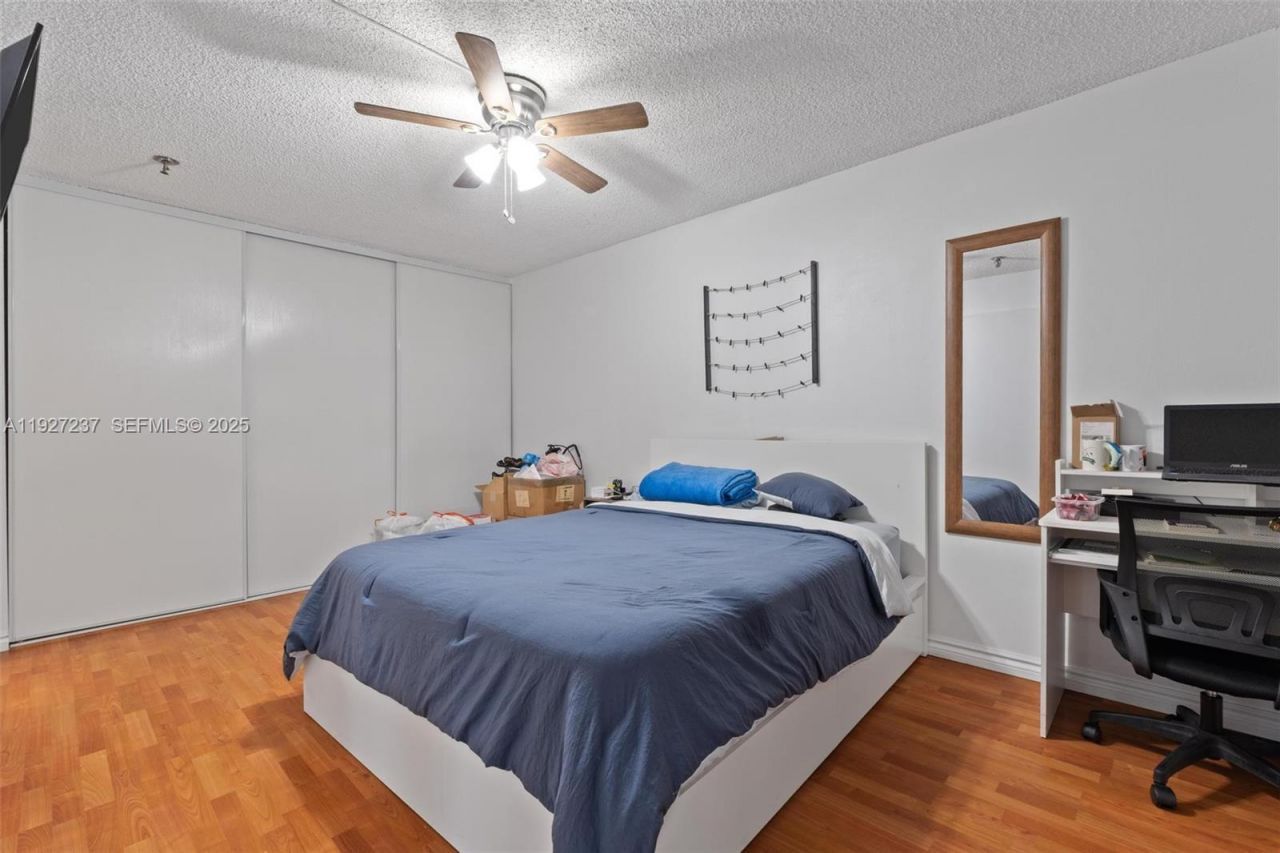 661 NE 195th St, Unit 408, Miami, FL 33179 Photo