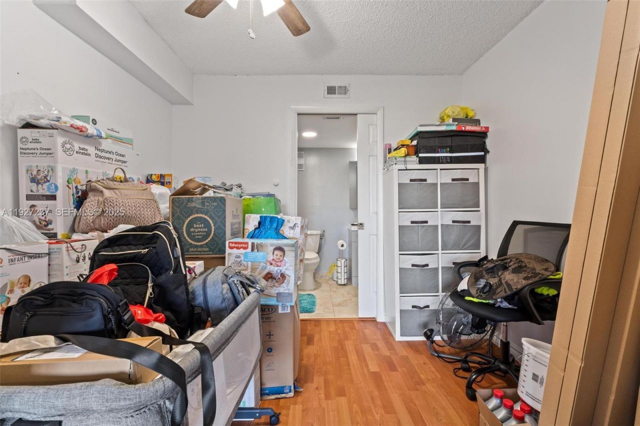 661 NE 195th St, Unit 408, Miami, FL 33179 Photo