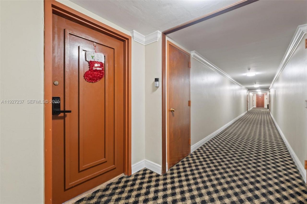 661 NE 195th St, Unit 408, Miami, FL 33179 Photo