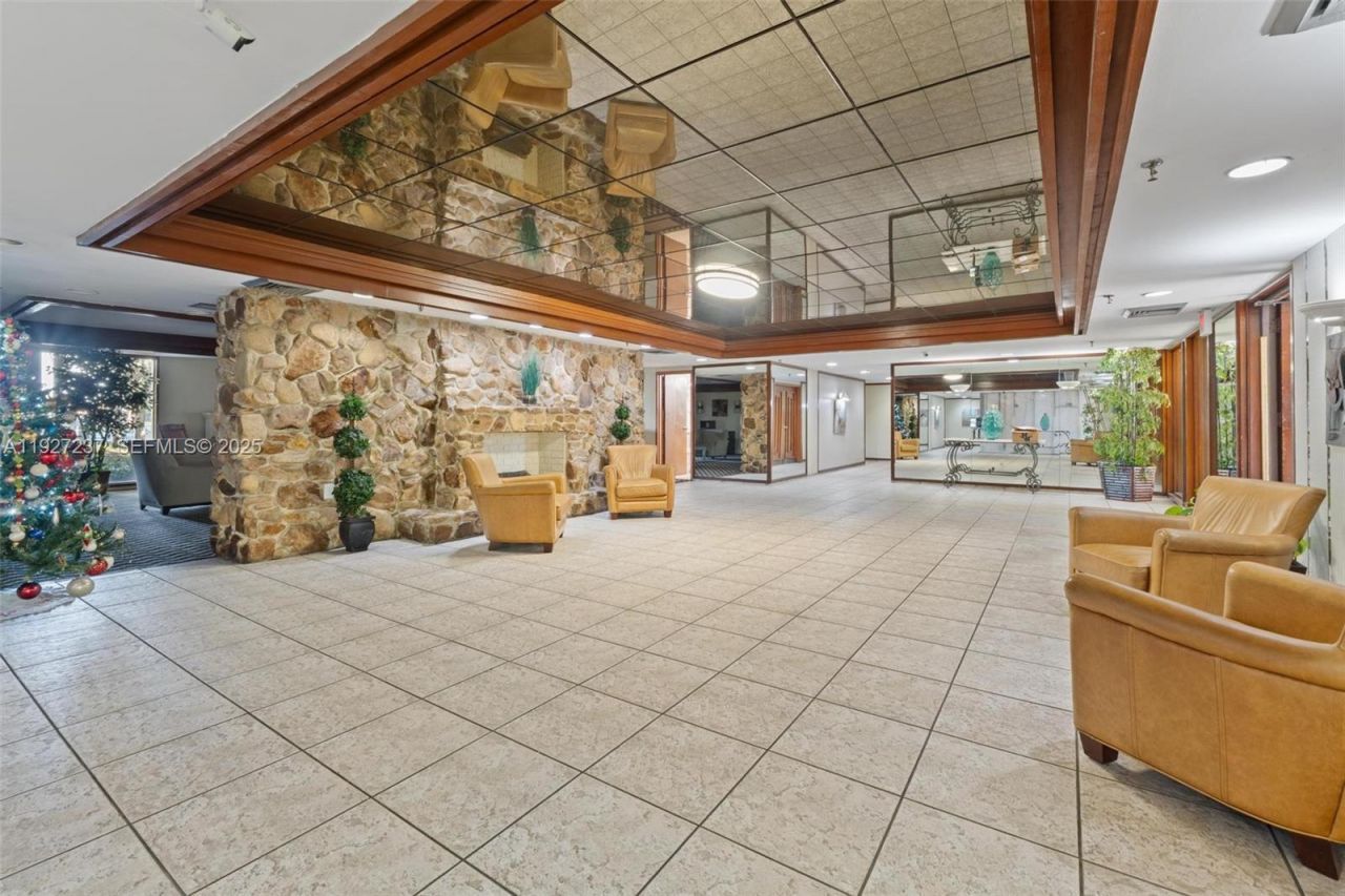 661 NE 195th St, Unit 408, Miami, FL 33179 Photo