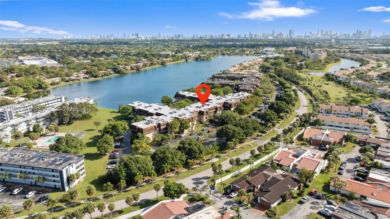 661 NE 195th St, Unit 408, Miami, FL 33179 Photo