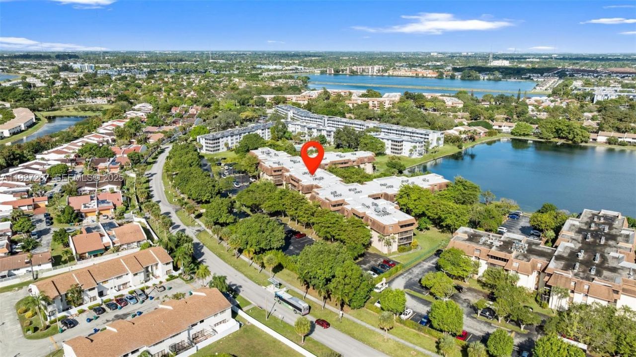 661 NE 195th St, Unit 408, Miami, FL 33179 Photo