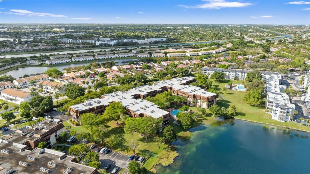 661 NE 195th St, Unit 408, Miami, FL 33179 Photo