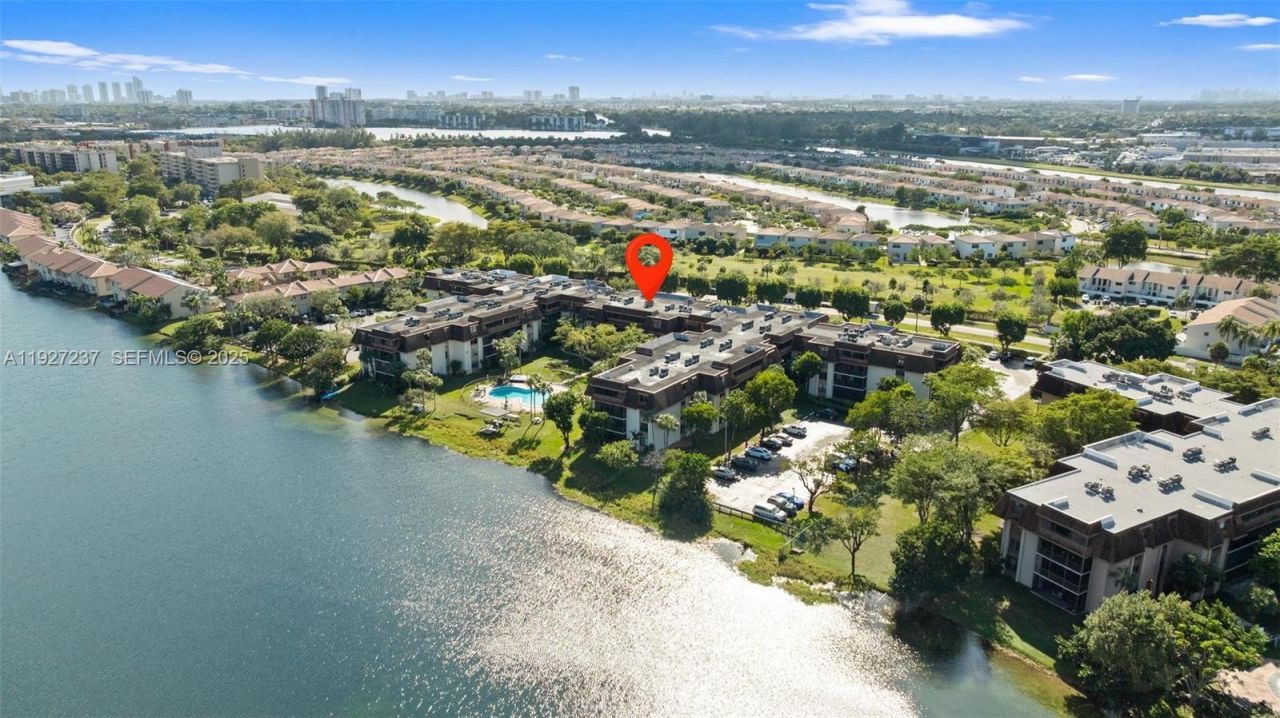 661 NE 195th St, Unit 408, Miami, FL 33179 Photo