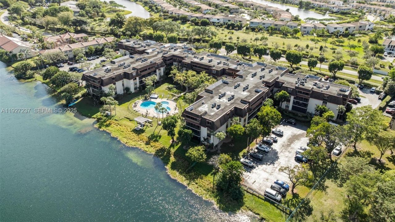 661 NE 195th St, Unit 408, Miami, FL 33179 Photo