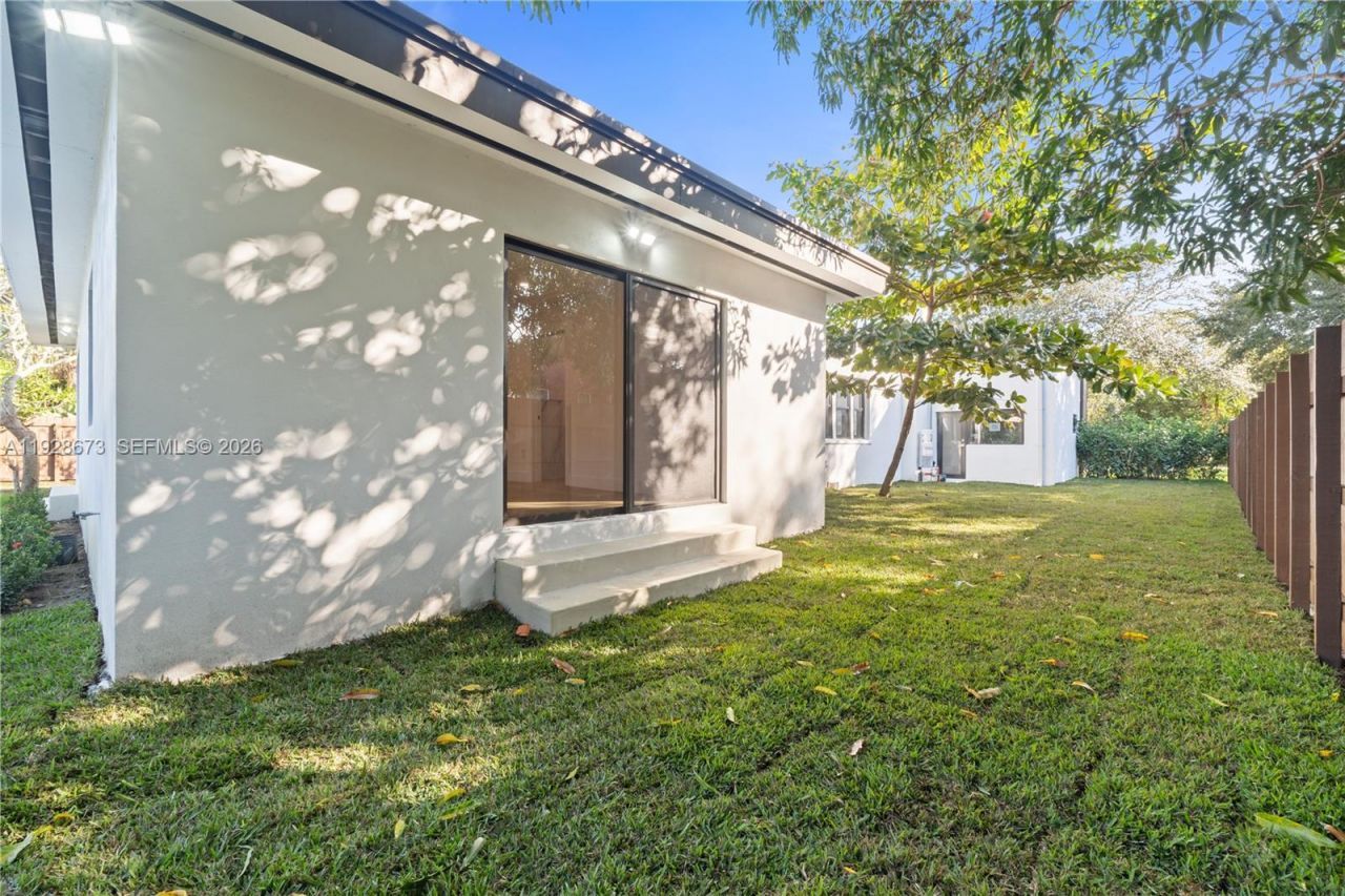 665 NE 117th St, Biscayne Park, FL 33161 Photo