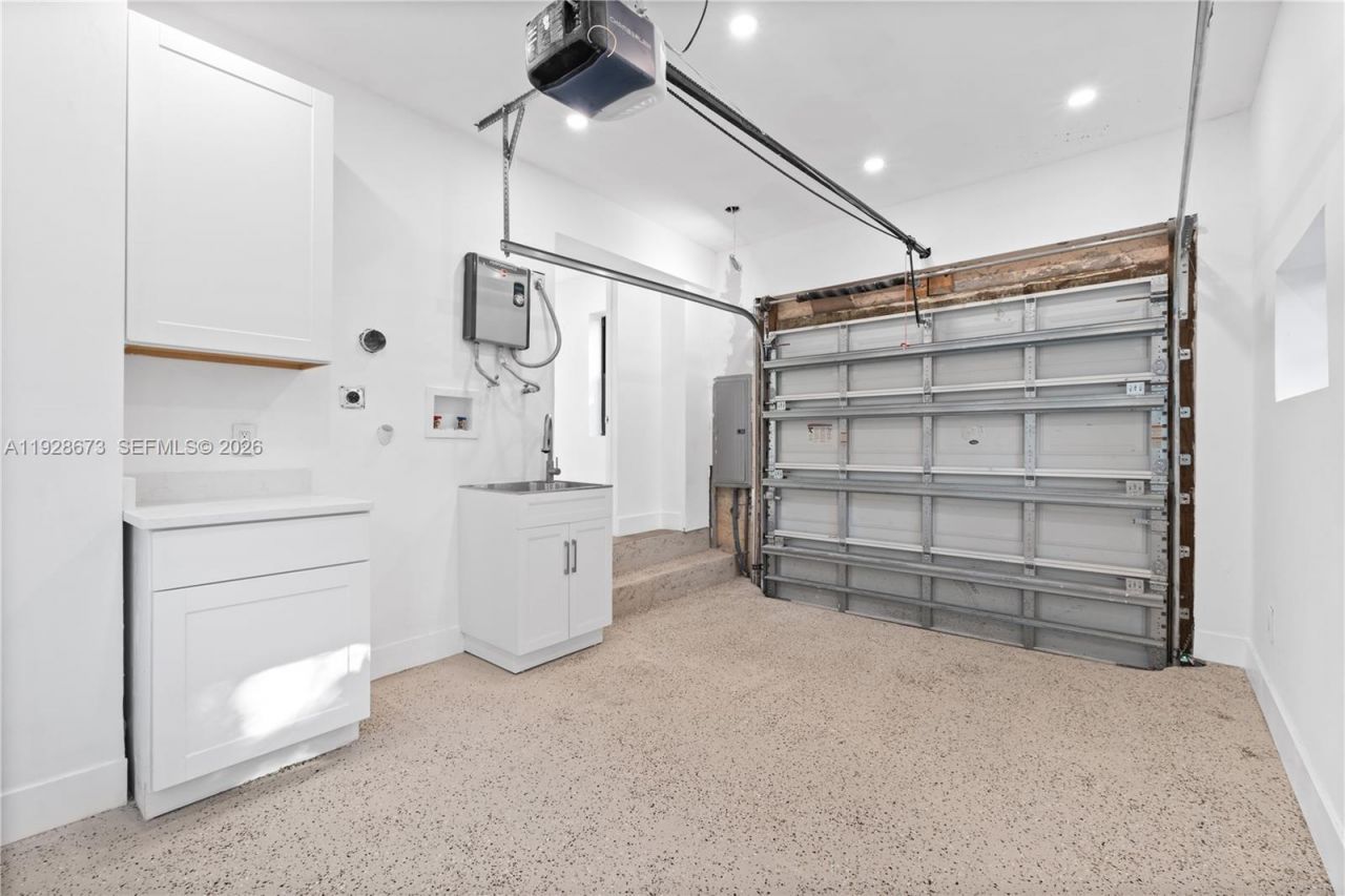 665 NE 117th St, Biscayne Park, FL 33161 Photo