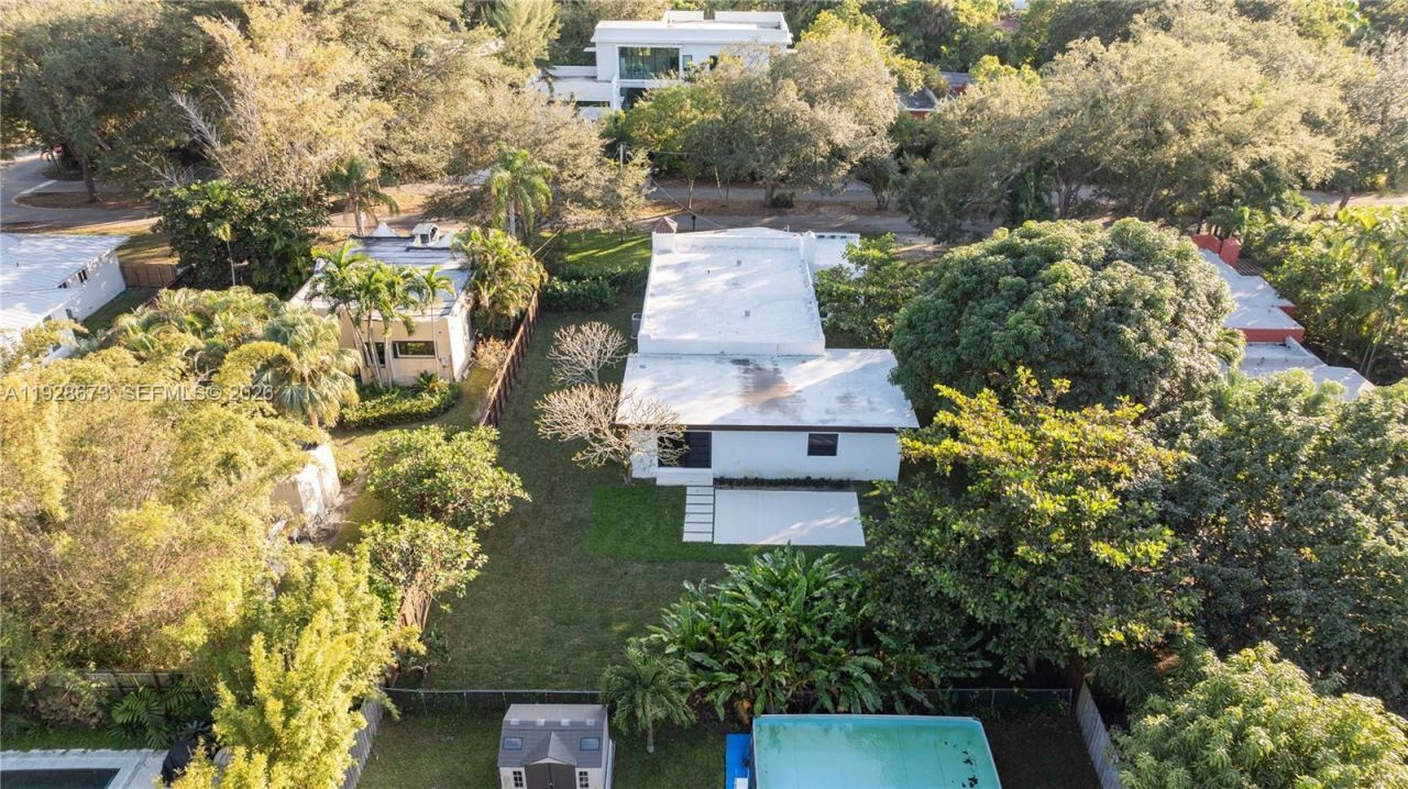 665 NE 117th St, Biscayne Park, FL 33161 Photo