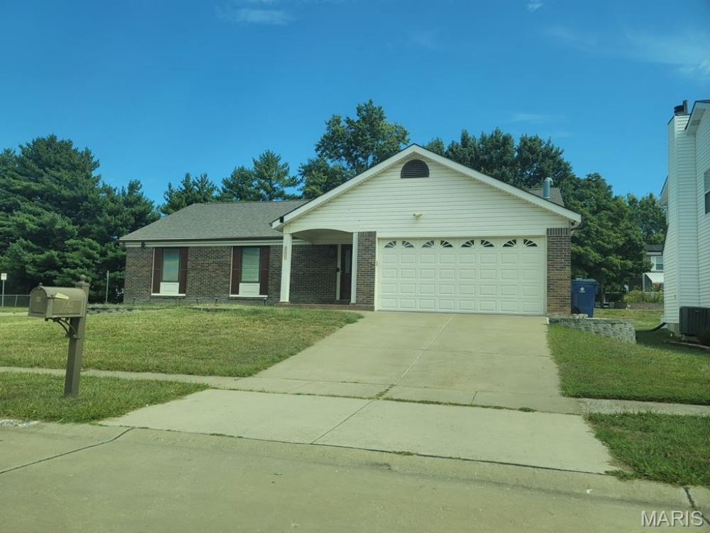 1062 Patience Drive, Florissant, MO 63034 Main Photo