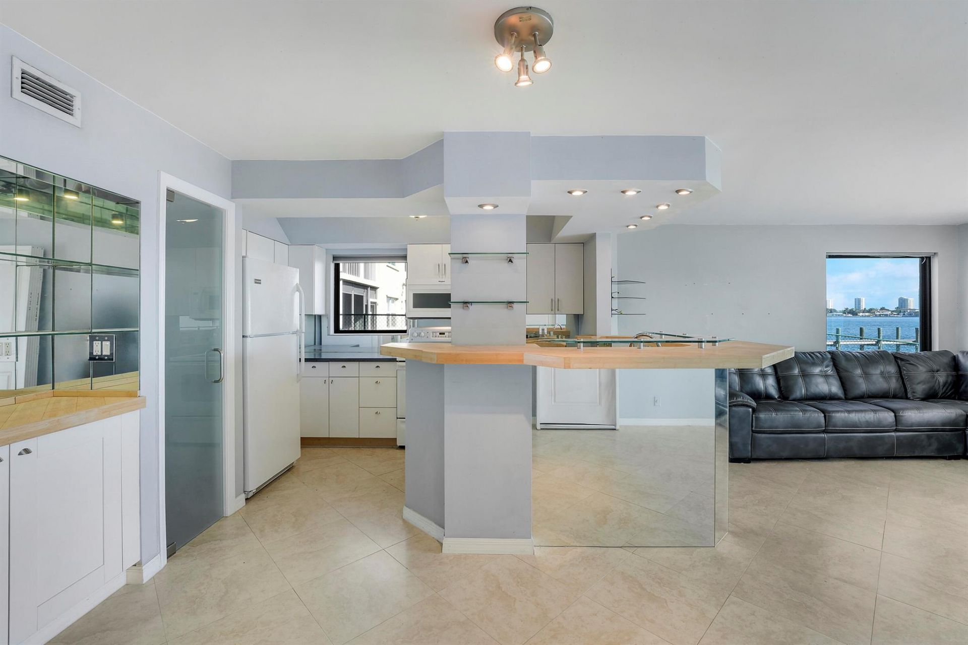 360 Wilma Circle, Riviera Beach, FL 33404 Photo