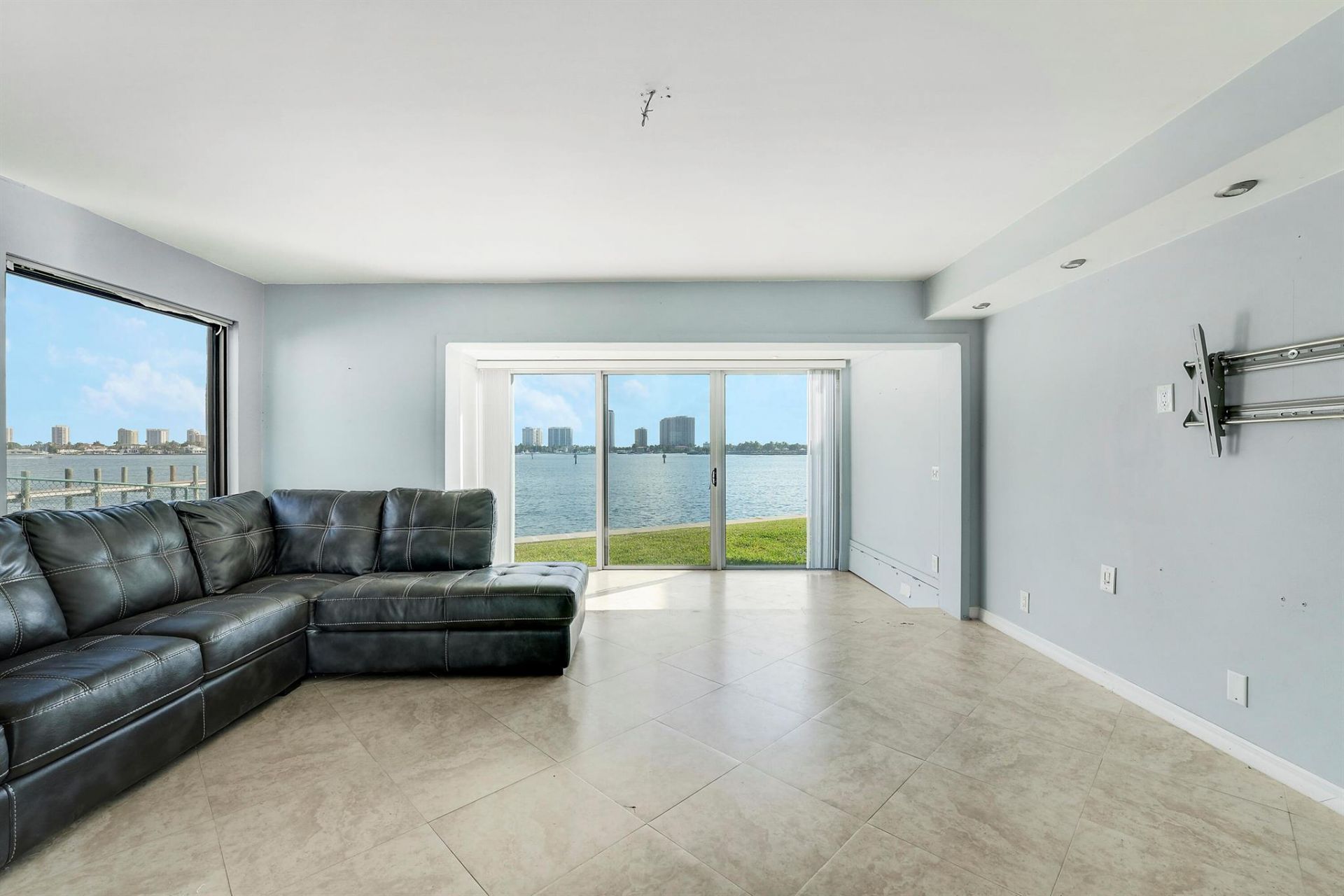 360 Wilma Circle, Riviera Beach, FL 33404 Photo