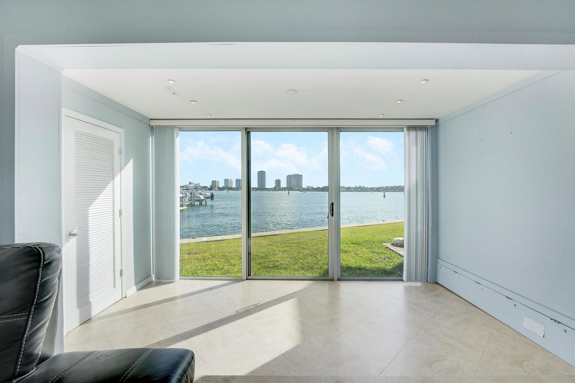 360 Wilma Circle, Riviera Beach, FL 33404 Photo