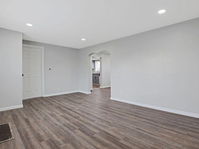509 Helen Street, Columbus, OH 43223 Photo 9