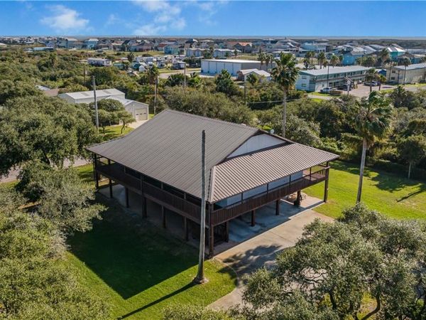 1401 W Main Street, Port O'Connor, TX 77982