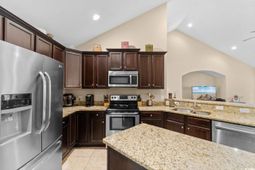 221 Avery Dr. photo 4