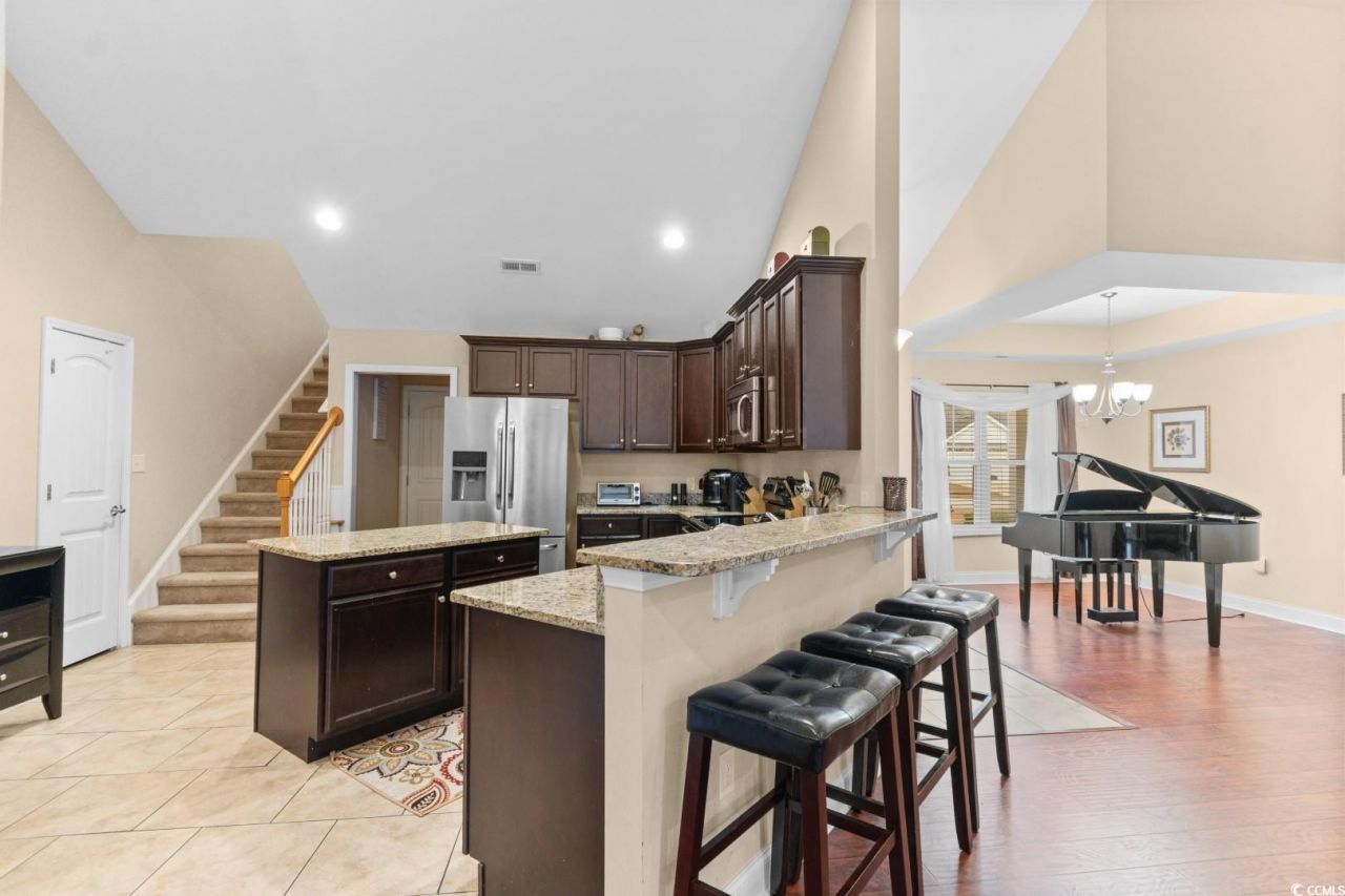 221 Avery Dr. Photo 6