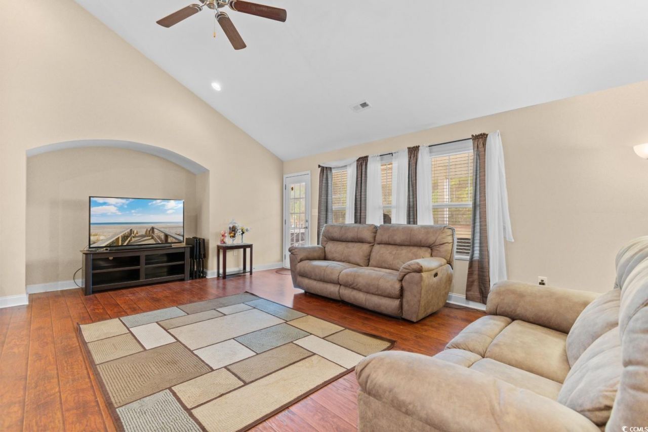 221 Avery Dr. Photo 9