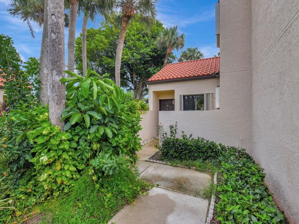 22 Via De Casas Sur, Unit 101, Boynton Beach, FL 33426