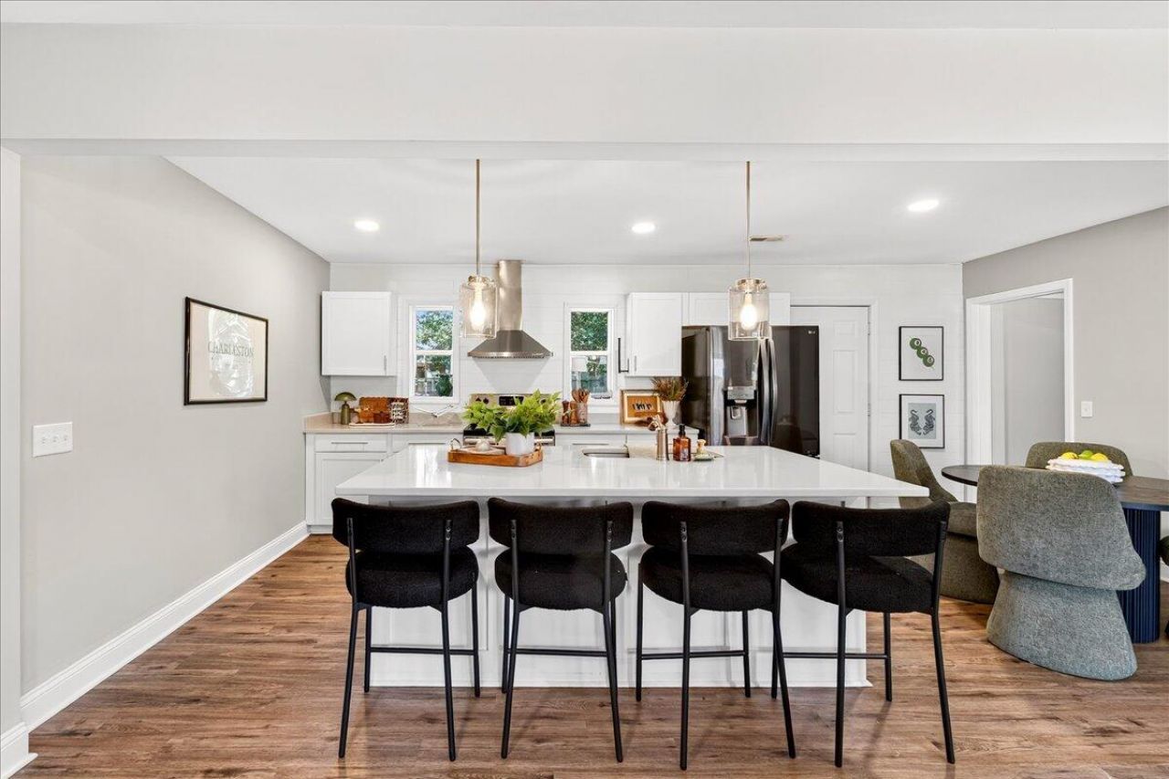 712 Longfellow Road Photo 2