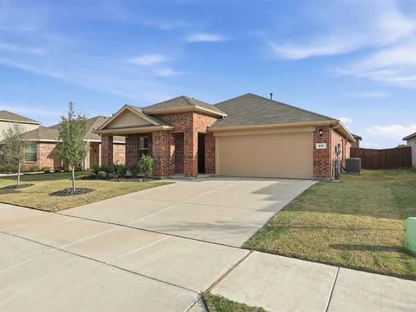 613 Whitecomb Lane, Justin, TX 76247