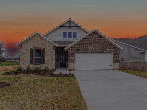 1249 Sabine River Lane, Springtown, TX 76082