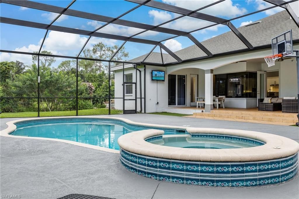 160 Logan Blvd S, Naples, FL 34119 Photo