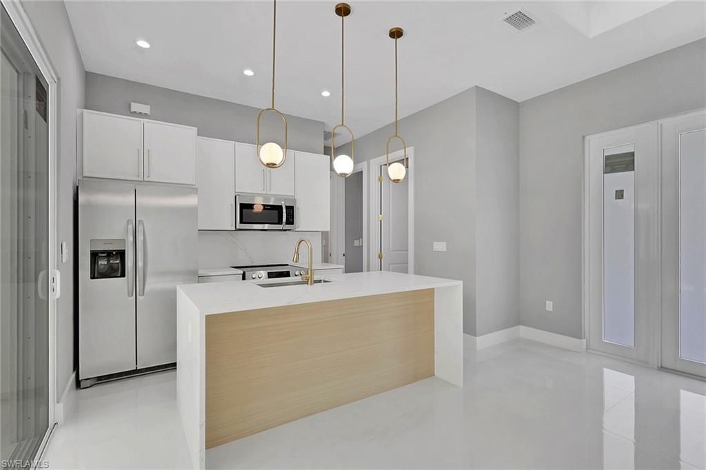 160 Logan Blvd S, Naples, FL 34119 Photo