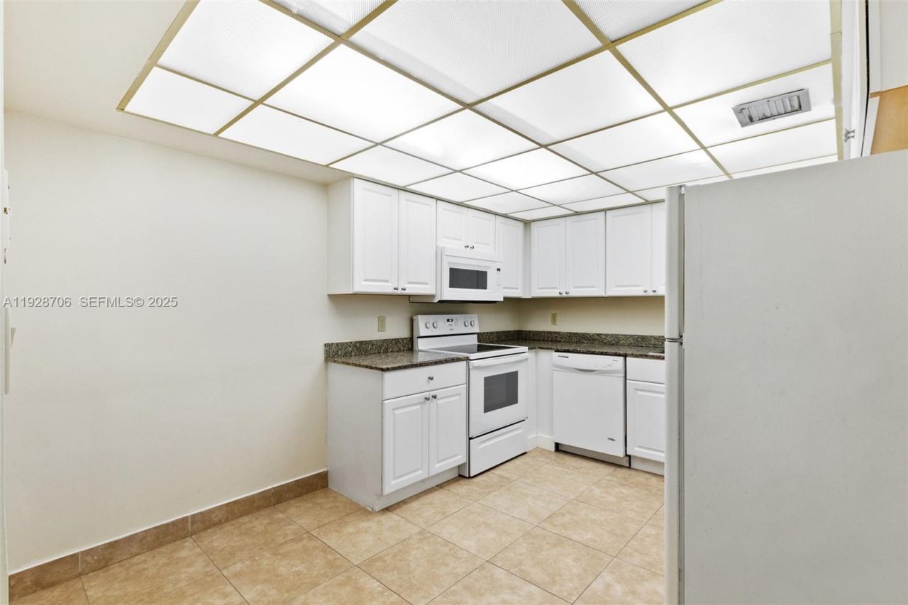 16400 Golf Club Rd, Unit 104, Weston, FL 33326 Photo