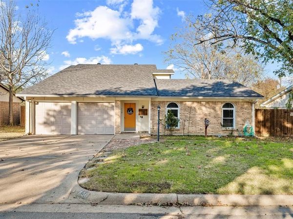 736 NW Wood Street, Burleson, TX 76028