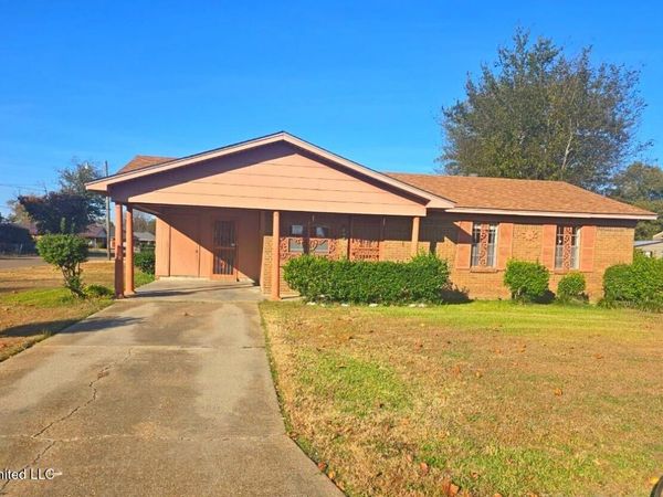 206 Hoover Street, Belzoni, MS 39038
