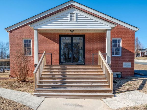 402 Worth Street , Mount Airy, NC 27030