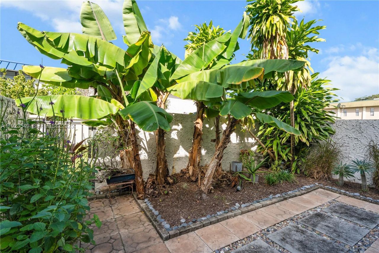 2528 N 38 Ave, Unit D-32, Hollywood, FL 33021 Photo