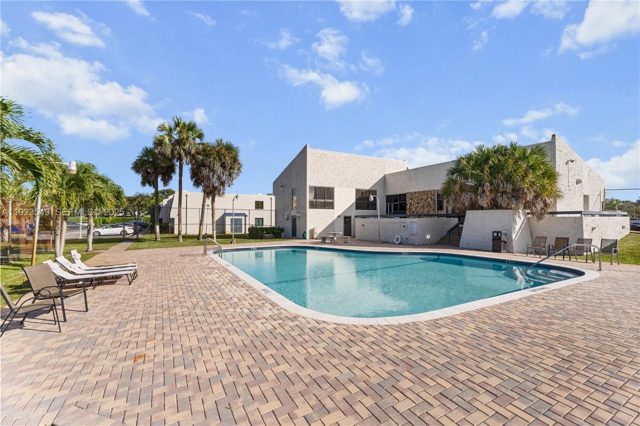 2528 N 38 Ave, Unit D-32, Hollywood, FL 33021 Photo