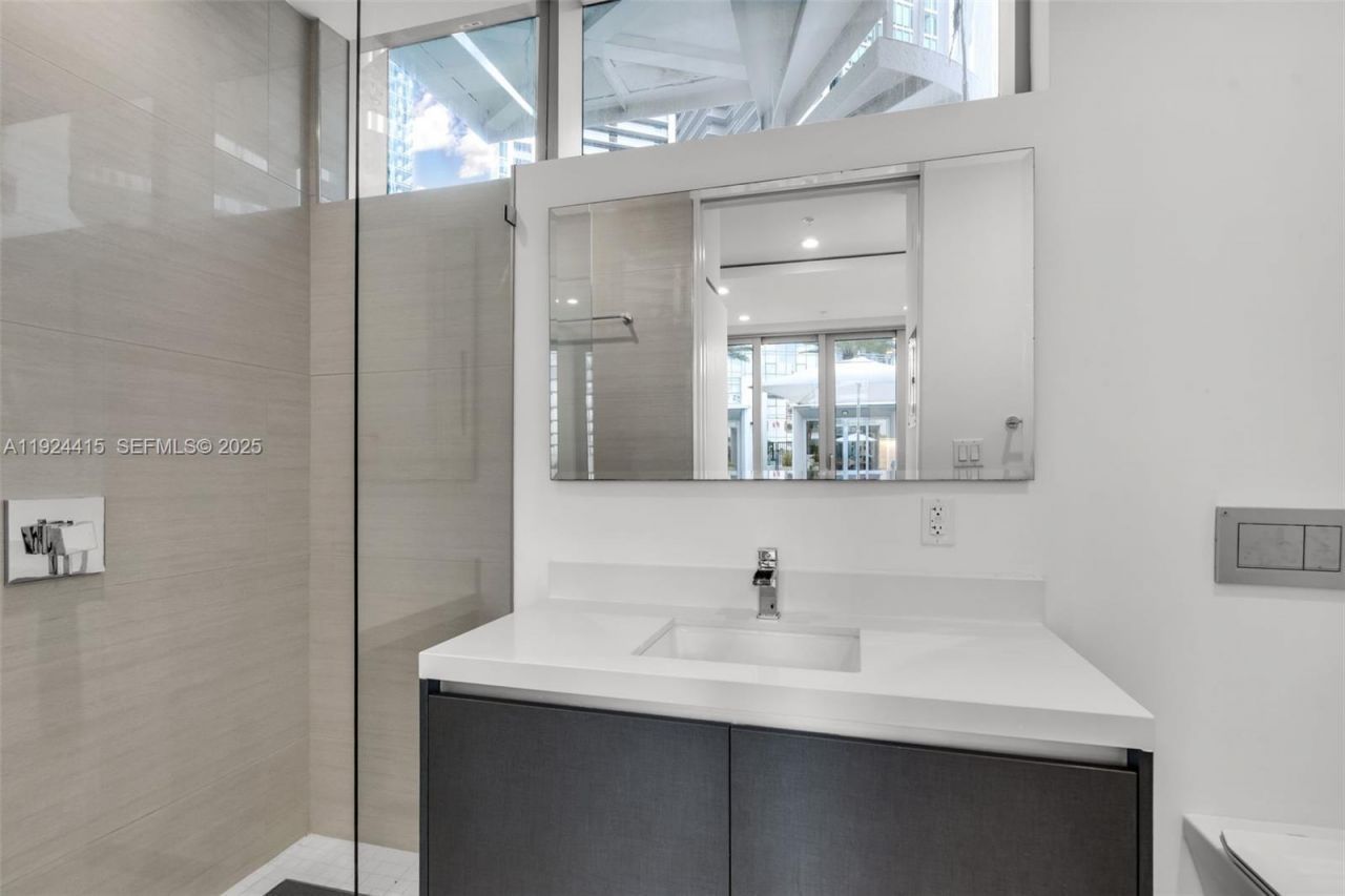 851 NE 1st Ave, Unit Cabana 15, Miami, FL 33132 Photo