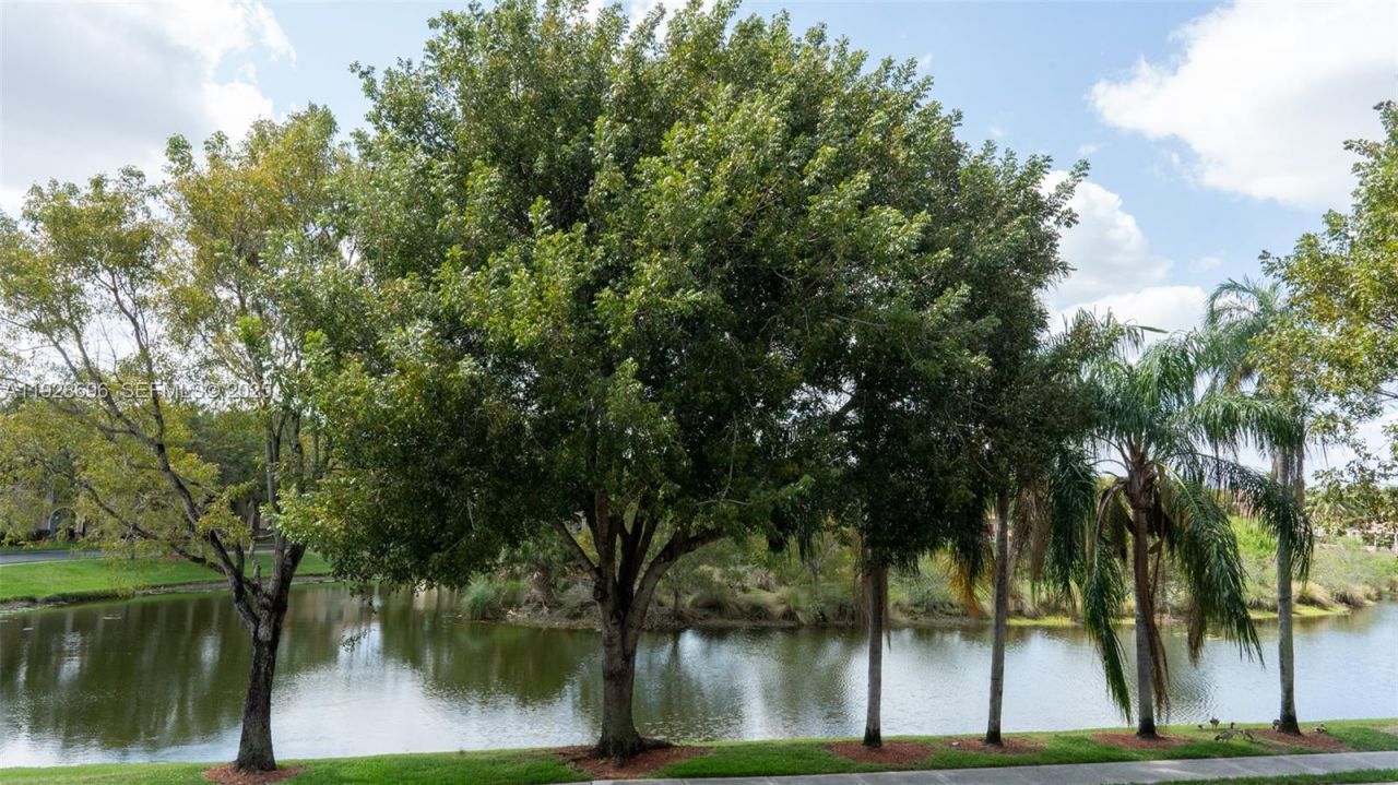 2406 Centergate Dr, Unit 201, Miramar, FL 33025 Photo