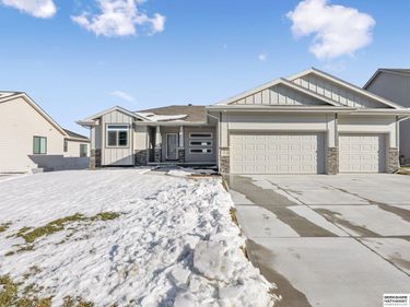 11015 N 159th Avenue, Bennington, NE 68007